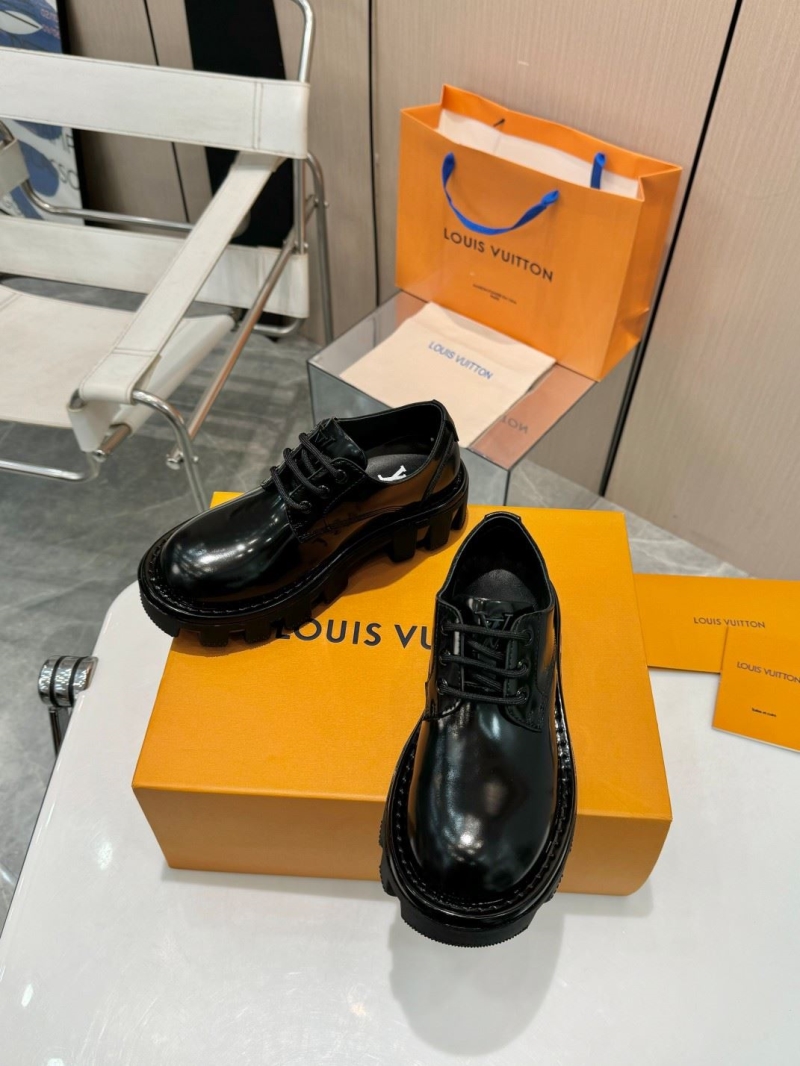 l0vis Vvtt0n loafers